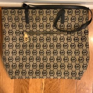 🎉Authentic Michael Kors bag🎉